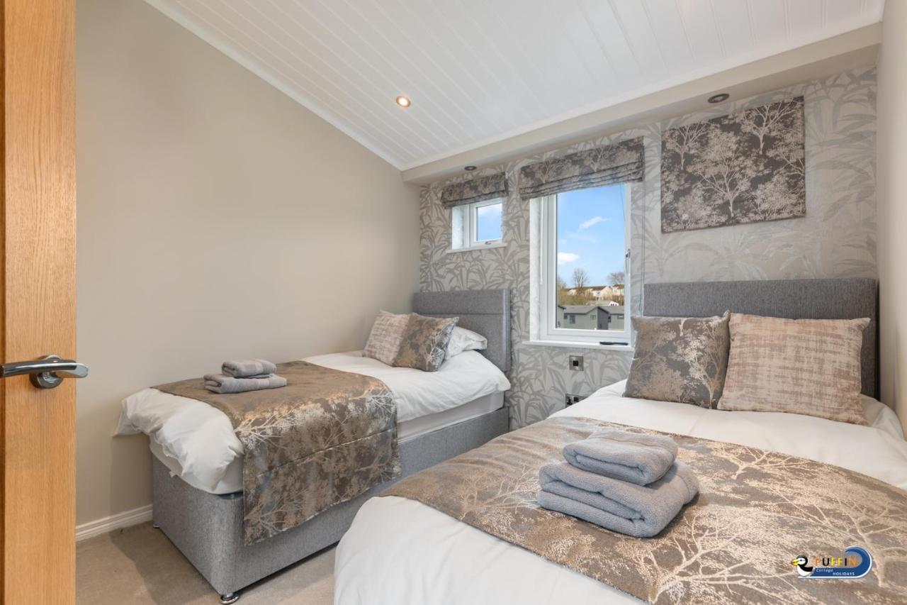 Valley View Lodge - Luxury Lodge, Hot Tub, Close To Beach Penally Exterior photo