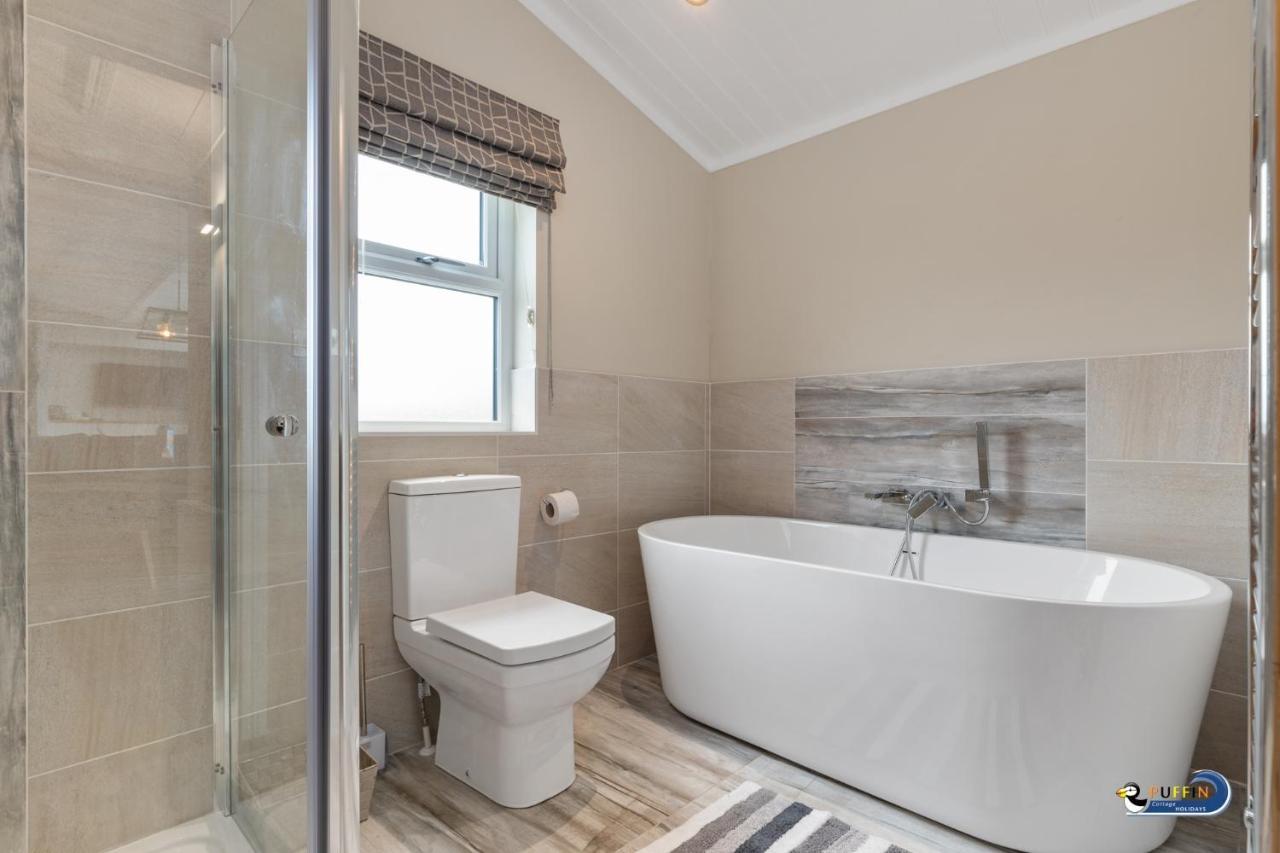 Valley View Lodge - Luxury Lodge, Hot Tub, Close To Beach Penally Exterior photo